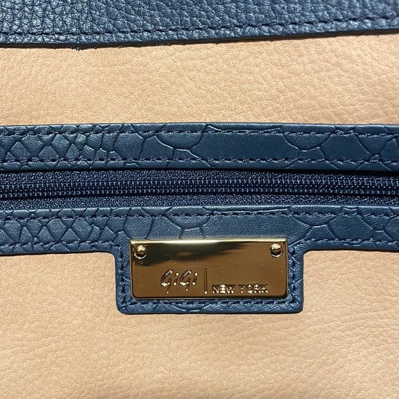 Beautiful navy blue leather bag by GiGi New York - Picture 4 of 4